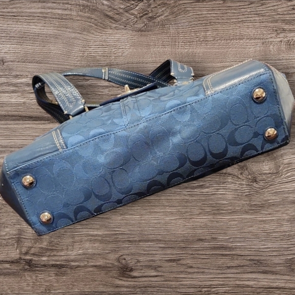 Coach Signature Blue turn lock Bucket Purse with tan lining. EUC - Picture 7 of 7